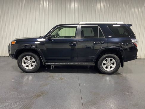 Used 2017 Toyota 4Runner SR5 image 4
