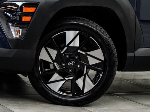 Used 2025 Hyundai Kona SEL image 3