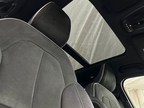 Used 2021 Volvo XC40 T4 R-Design w/ Climate Package image 17