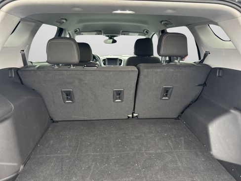 Used 2024 GMC Terrain SLE image 9