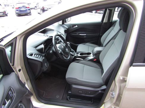 Used 2017 Ford C-MAX SE image 4