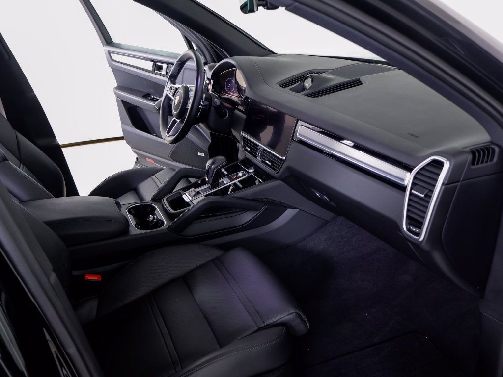 Certified 2023 Porsche Cayenne Platinum Edition AWD/4WD image 7