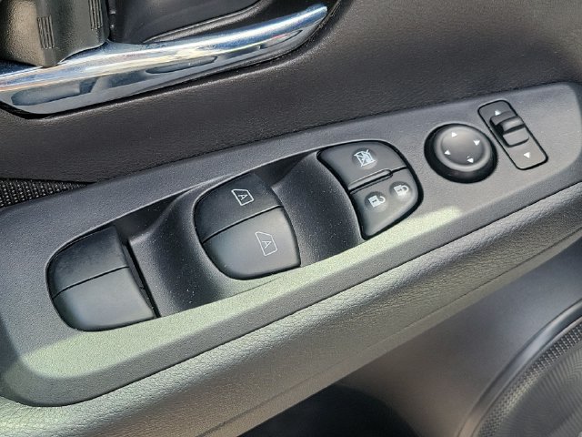 Used 2024 Nissan Kicks SV FWD image 10