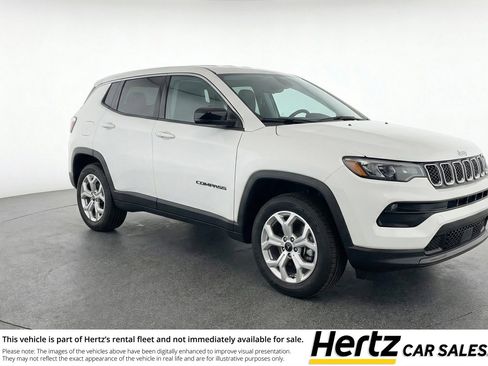 Used 2025 Jeep Compass Latitude AWD/4WD image 1