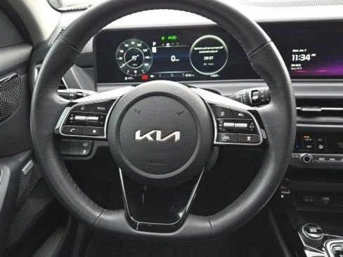 Certified 2024 Kia Seltos SX w/ SX Sunroof Package image 23