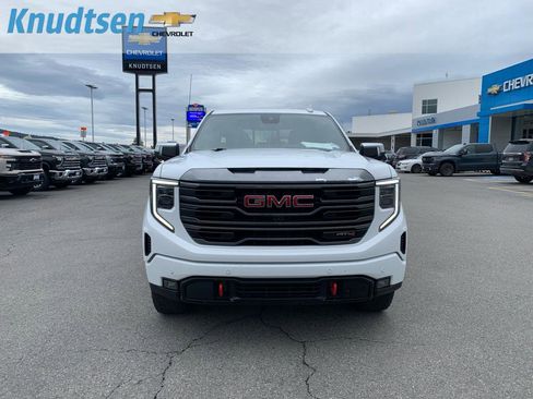 Used 2024 GMC Sierra 1500 AT4 w/ AT4 Preferred Package image 2