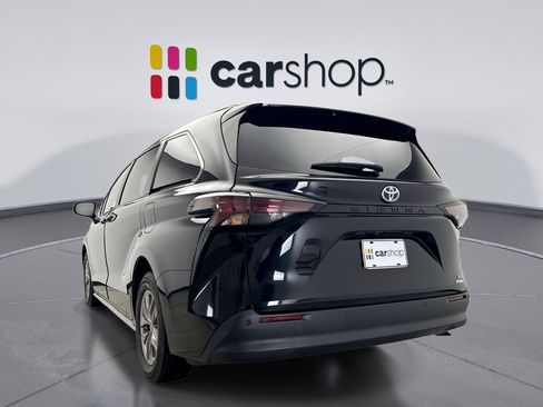 Used 2023 Toyota Sienna XLE image 3