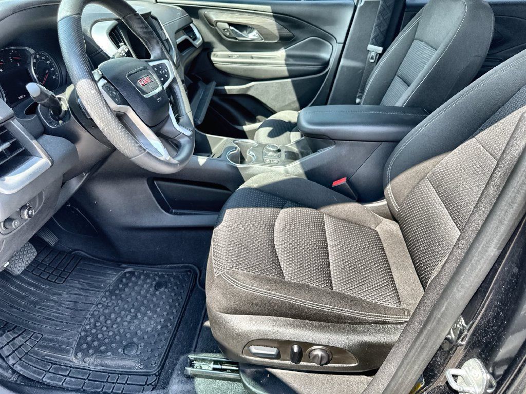 Used 2023 GMC Terrain SLE w/ Driver Convenience Package FWD image 9
