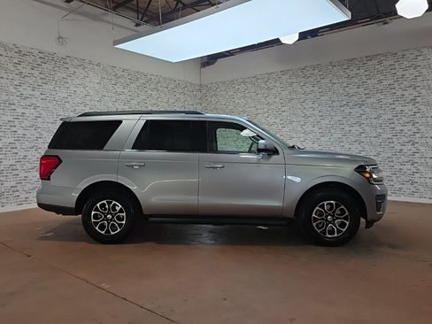 Used 2024 Ford Expedition XLT image 6