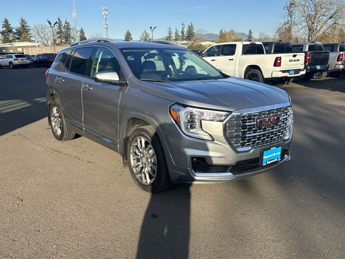 Used 2023 GMC Terrain Denali w/ Denali Premium Package image 7