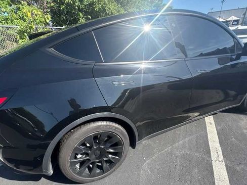 Used 2022 Tesla Model Y Long Range AWD/4WD image 4