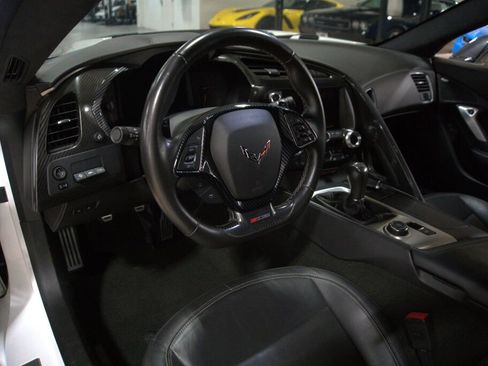 Used 2015 Chevrolet Corvette Z06 w/ 3LZ Preferred Equipment Group image 39