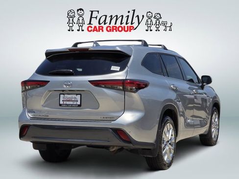 Used 2023 Toyota Highlander Limited FWD image 4