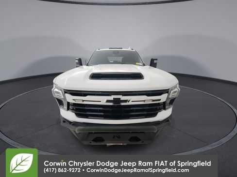 Used 2024 Chevrolet Silverado 3500 LTZ w/ LTZ Plus Package AWD/4WD image 3