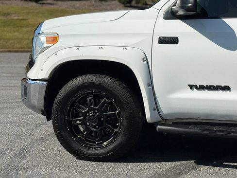 Used 2016 Toyota Tundra SR5 w/ SR5 Upgrade Package AWD/4WD image 10