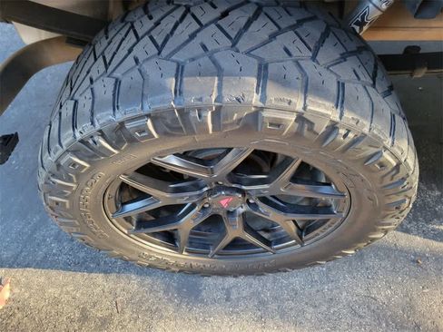 Used 2017 Ford F150 XLT w/ Equipment Group 302A Luxury image 9