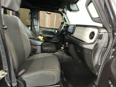 Used 2024 Jeep Wrangler Unlimited w/ Convenience Group AWD/4WD image 29