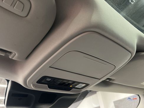 Used 2025 Ford Expedition Active image 31