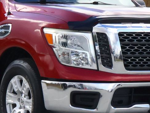 Used 2017 Nissan Titan SV image 7