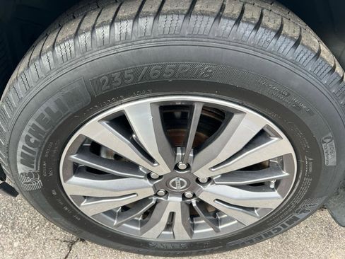 Used 2017 Nissan Pathfinder SL w/ SL Premium Package AWD/4WD image 2