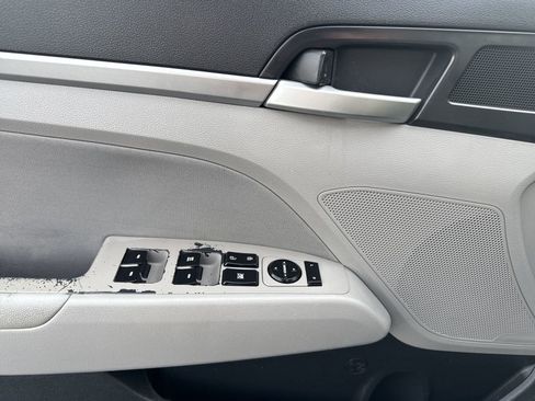 Used 2019 Hyundai Elantra SEL FWD image 13