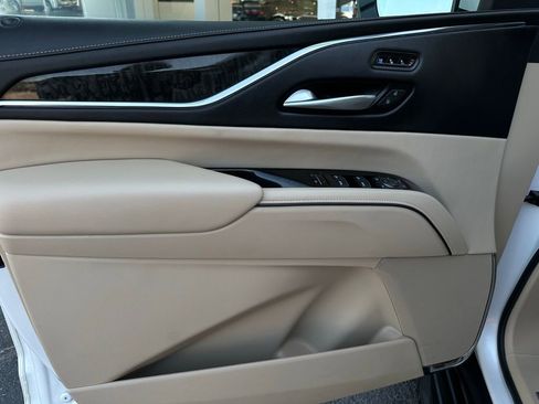 Used 2024 Cadillac Escalade Premium Luxury image 11