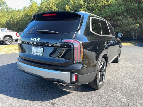 Used 2023 Kia Telluride EX w/ EX Captain's Chair Package image 5