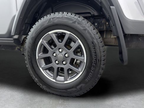 Used 2020 Jeep Gladiator Overland image 11