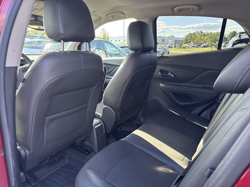 Used 2020 Buick Encore Preferred AWD/4WD image 19
