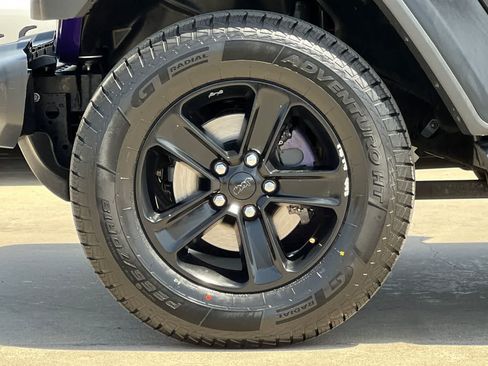 Used 2019 Jeep Wrangler Unlimited Sahara AWD/4WD image 36