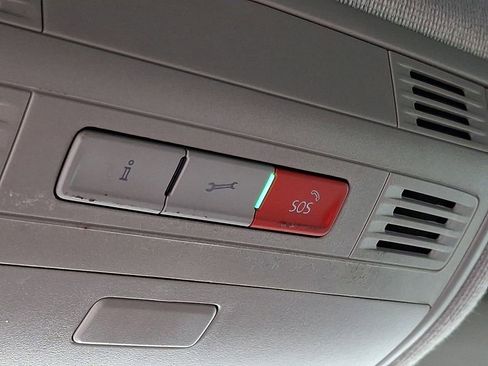 Used 2021 Volkswagen Tiguan SE image 24