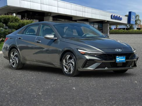 Used 2025 Hyundai Elantra SEL FWD image 10