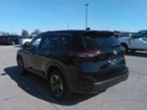 Used 2025 Nissan Rogue SV image 4