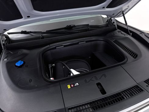 Certified 2024 Kia EV9 Light Long Range RWD image 8