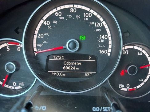 Used 2014 Volkswagen Beetle TDI FWD image 6