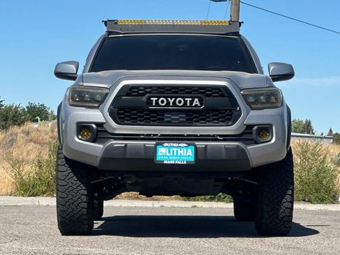 Used 2021 Toyota Tacoma TRD Off-Road w/ Technology Package AWD/4WD image 10