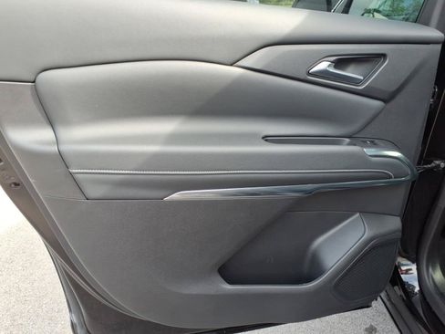 Used 2025 Chevrolet Traverse LT FWD image 14