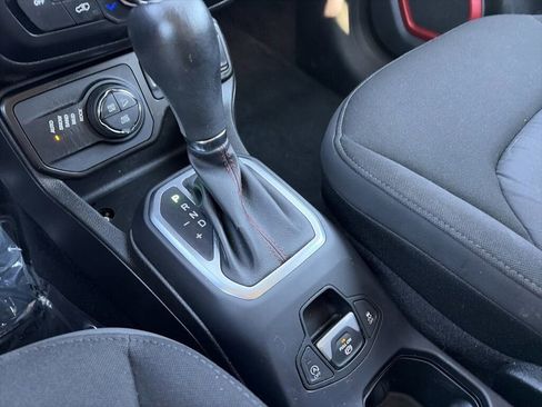 Used 2023 Jeep Renegade Trailhawk image 19