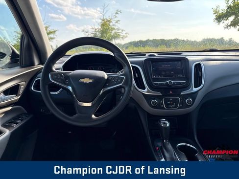 Used 2021 Chevrolet Equinox LS w/ LS Convenience Package FWD image 2