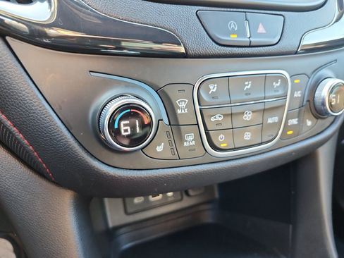 Used 2022 Chevrolet Equinox RS w/ Infotainment Package FWD image 19