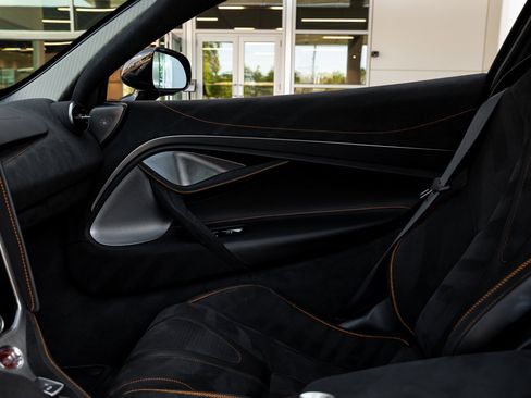 Used 2024 McLaren 750S image 43