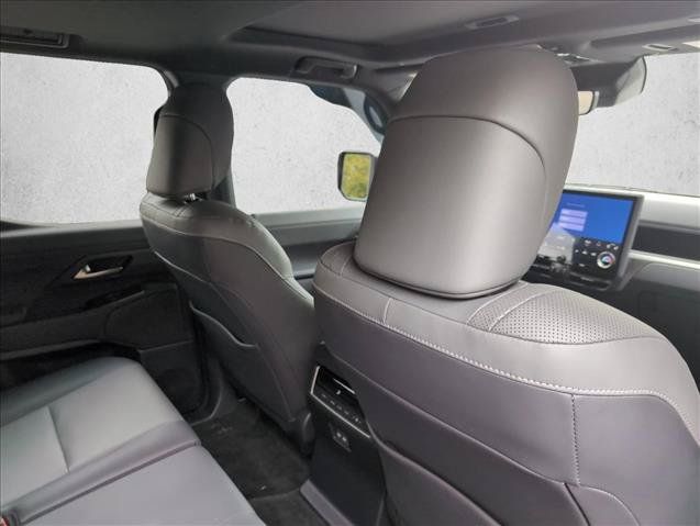 Used 2024 Lexus GX 550 w/ Cold Area Package AWD/4WD image 26