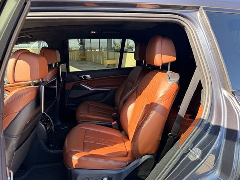 Used 2020 BMW X7 M50i w/ Dynamic Handling Package AWD/4WD image 18