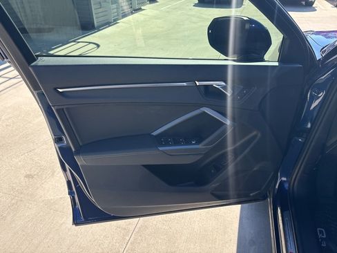 Certified 2025 Audi Q3 2.0T Premium w/ Convenience Package image 10