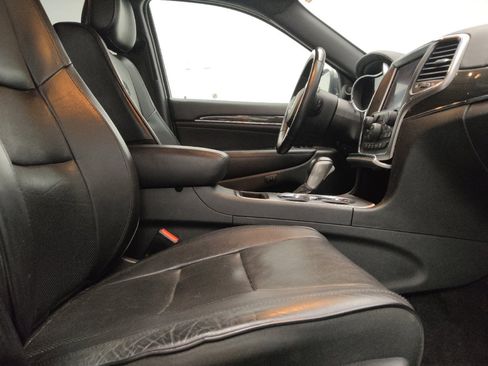 Used 2018 Jeep Grand Cherokee Overland RWD image 21