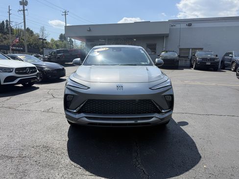 Used 2024 Buick Envista Avenir image 2