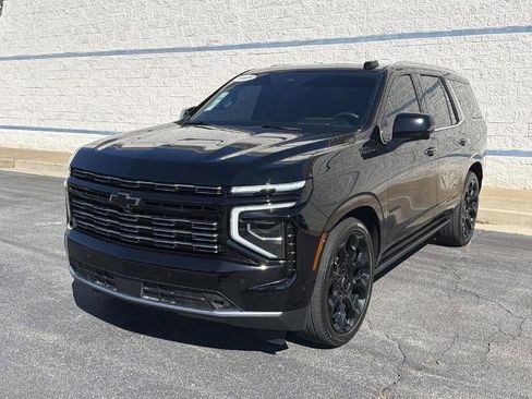 Used 2025 Chevrolet Tahoe High Country AWD/4WD image 3