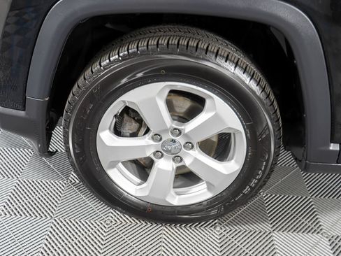 Used 2018 Jeep Compass Latitude w/ Popular Equipment Group FWD image 23