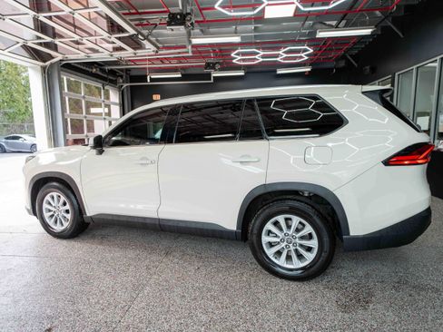 Used 2024 Toyota Grand Highlander XLE image 2
