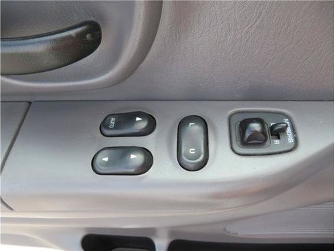 Used 2000 Ford F150 XLT AWD/4WD image 9